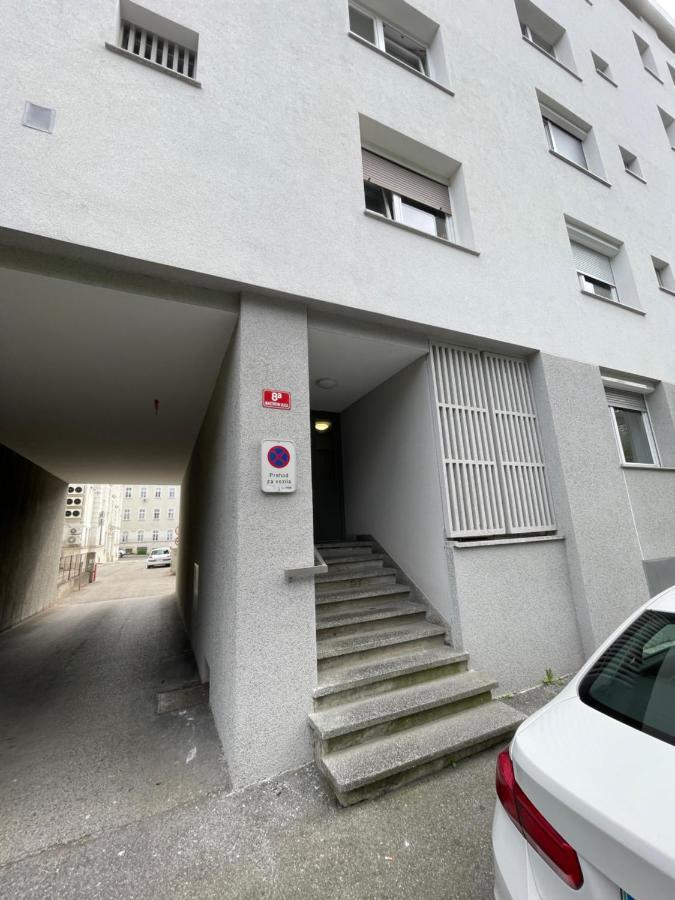 Studio With A View On City Center Park Марибор Екстериор снимка